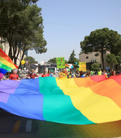 Disavantazhet e të qenit person LGBTQ+ në Ballkanin konservator