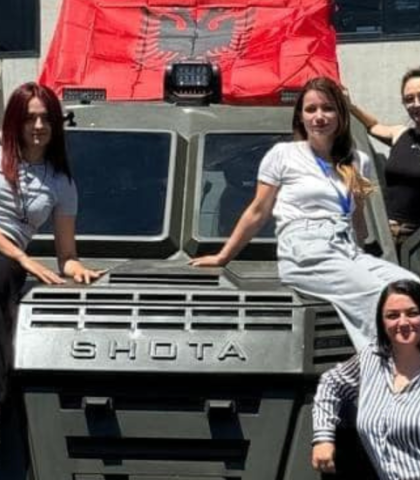 Gratë prodhuan automjetin e parë ushtarak shqiptar, e pagëzuan me emrin SHOTA